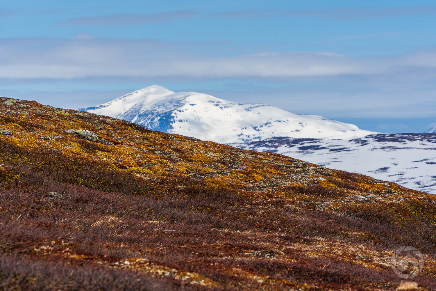 Utsikt mot Helagsmassivet från Ramundberget i Funäsfjällen, vår i Härjedalen.