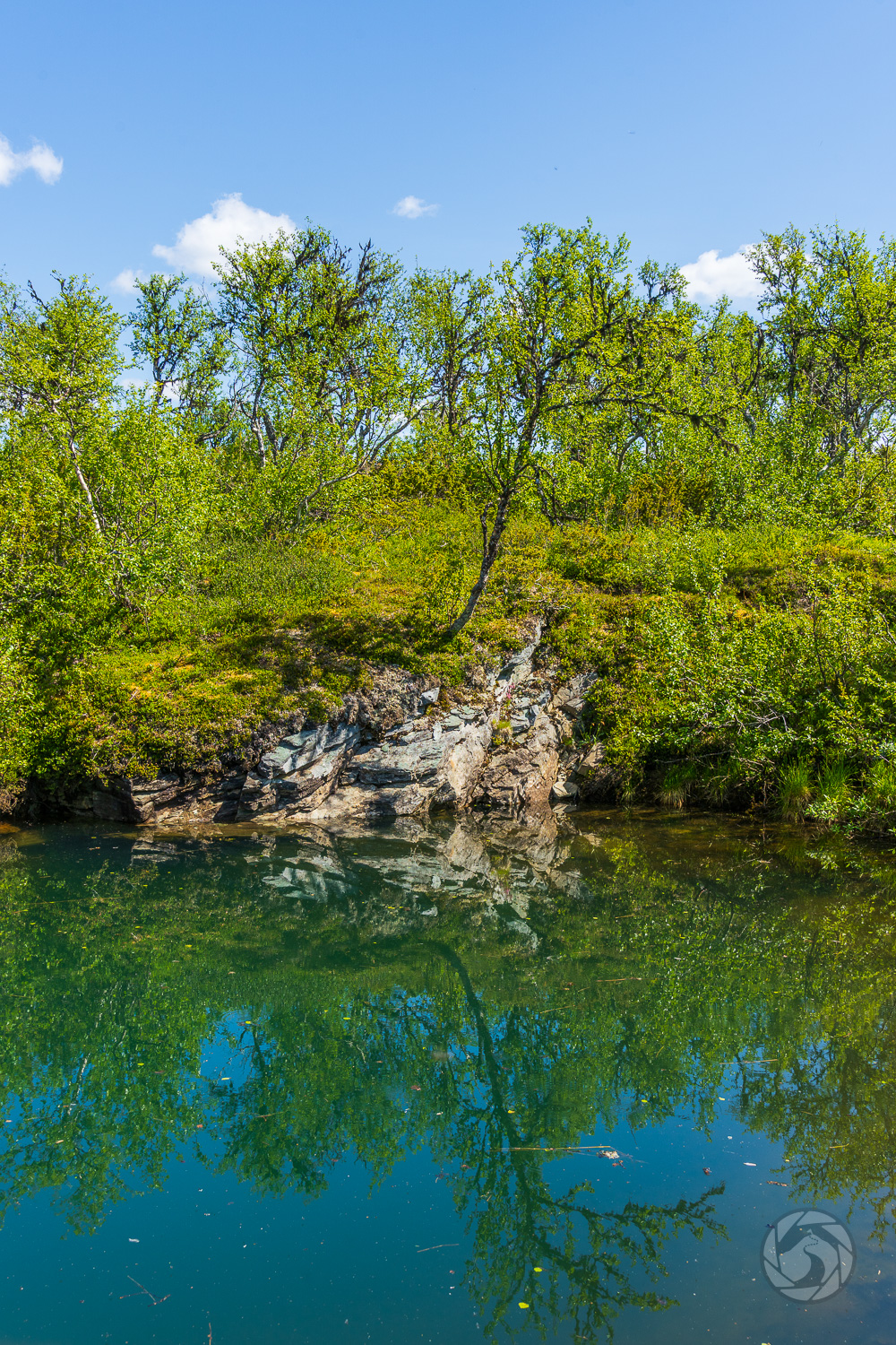 Ett vattenfyllt gammalt gruvhål nära Ramundberget